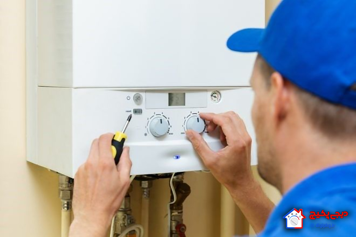 Technician adjusting boiler تکنسین دیجی پکیج در حال تنظیم و سرویس پکیج دیواری